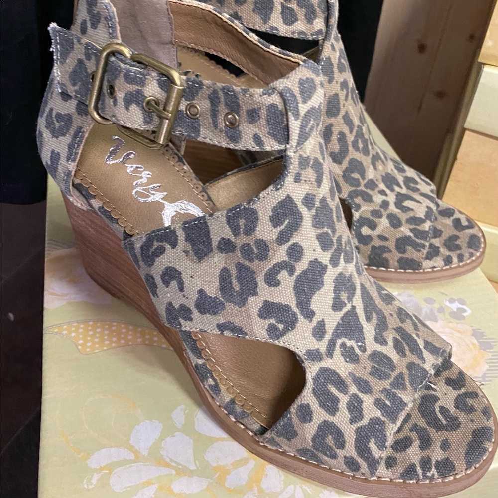 Leopard wedge